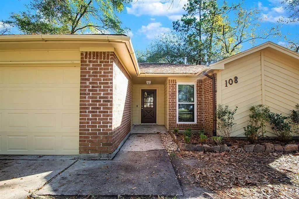 3 bed, 2.0 bath, 1623 sqft, $2,100 — Photo 2