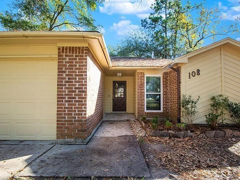 108 N Deerfoot Cir — Photo 2
