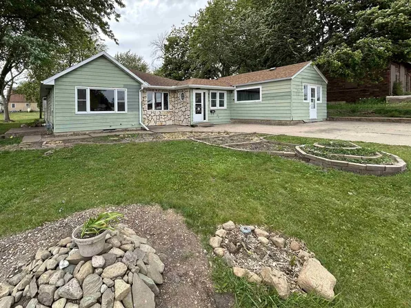 605 Lincoln St, Wellsburg, IA 50680