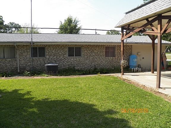 4th image of 301 Willow St