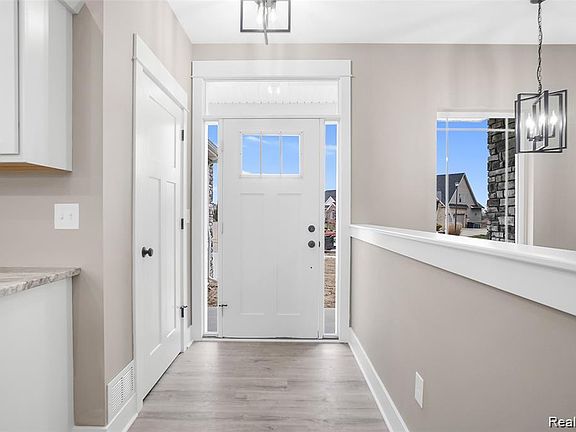2nd image of 8398 Mapleview Dr