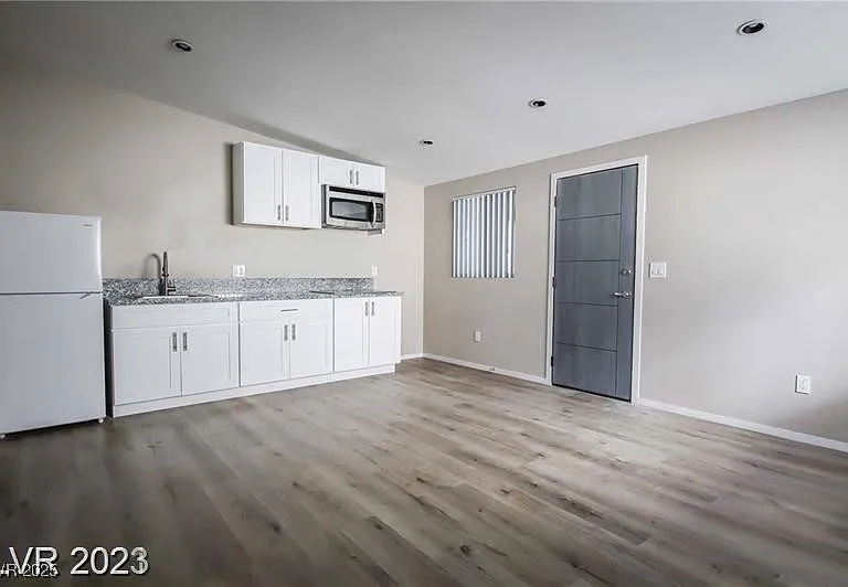 2201 Fairfield Ave #9 — Photo 6