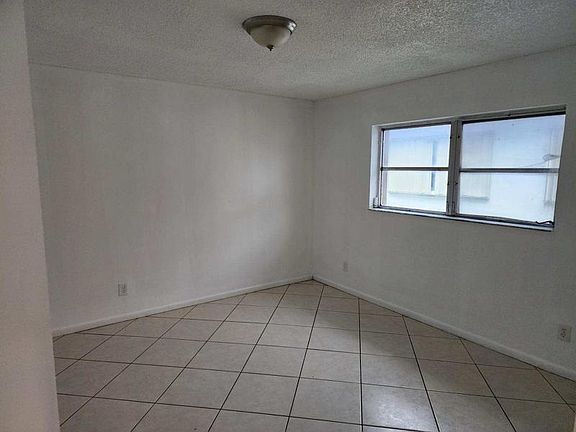 3rd image of 2128 Roosevelt St