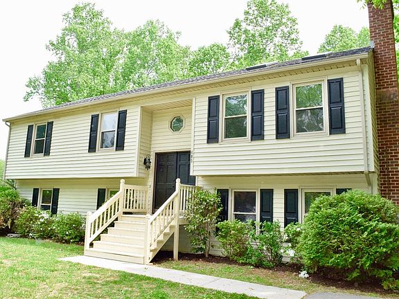 3rd image of 402 Cambridge Dr