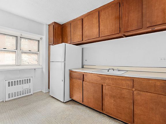 5th image of 609 Columbus Ave APT 4P