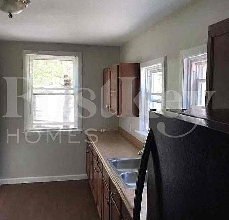 5th image of 1146 Hinckley St