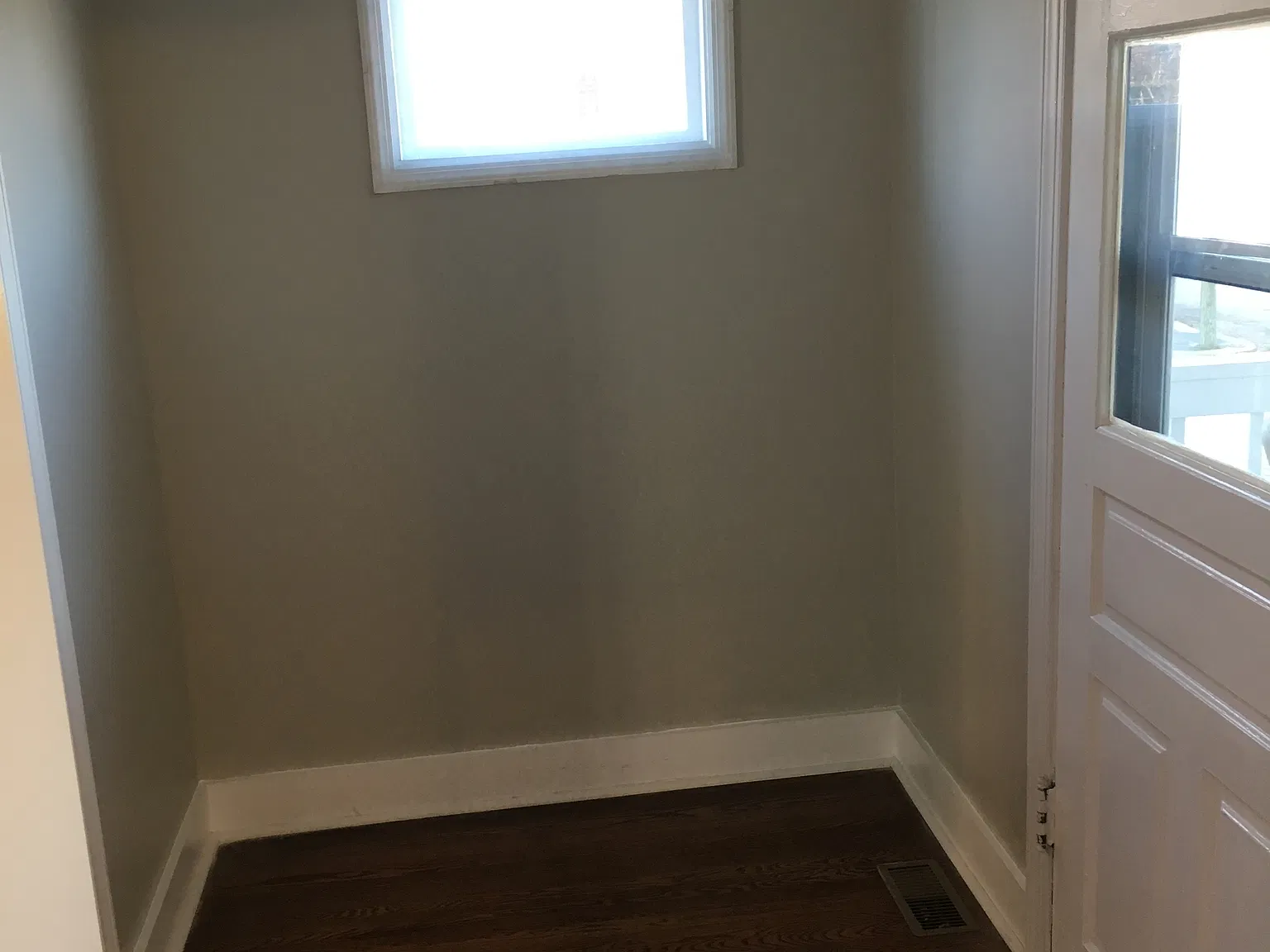 Studio, 550 sqft, $1,750 — Photo 3