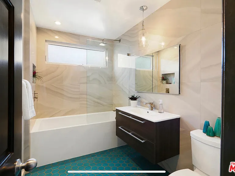 2591 Amherst Ave — Photo 17