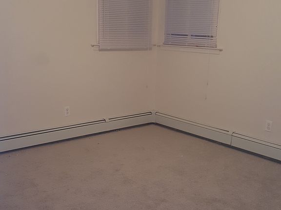 Apt 1 room