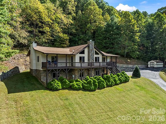 3rd image of 1090 Maple Springs Dr