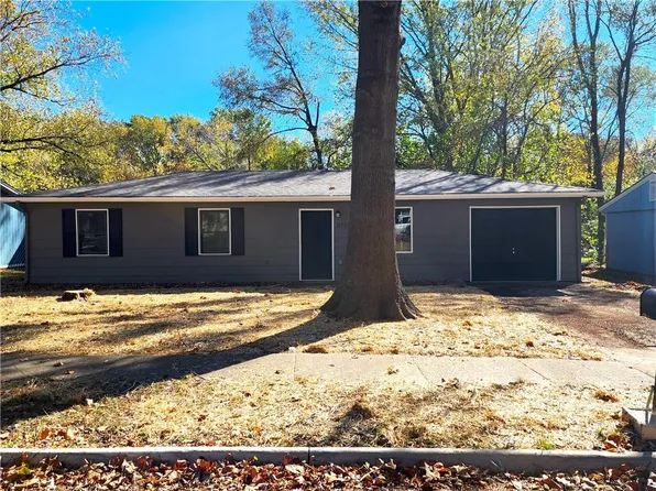 2712 Ponderosa Dr, Lawrence, KS 66046