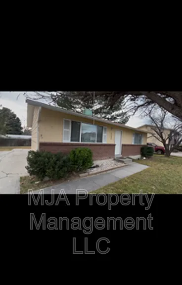 4071 W Sun Dr — Photo 2