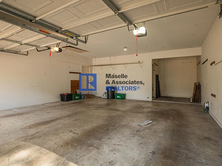 1046 Newland St — Photo 41
