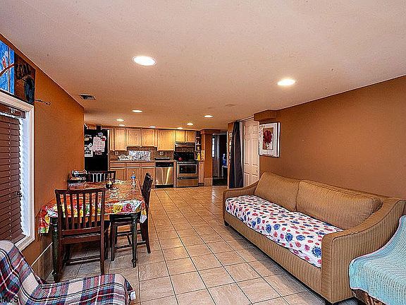 2nd image of 920 Central Ave APT 1