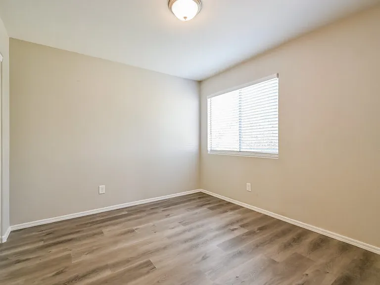 1036 W Olive Ave — Photo 13
