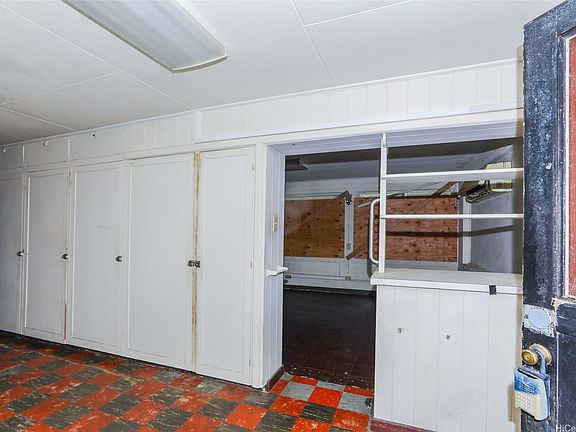 5th image of 970 Valley View Dr