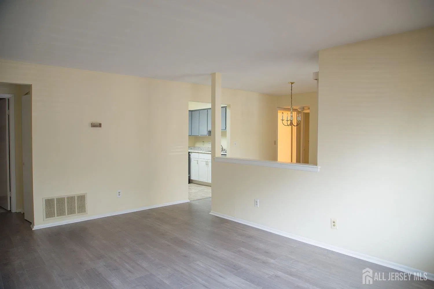 2 bed, 1.0 bath, $2,100 — Photo 3
