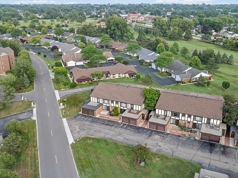 408 Country Club Dr — Photo 31
