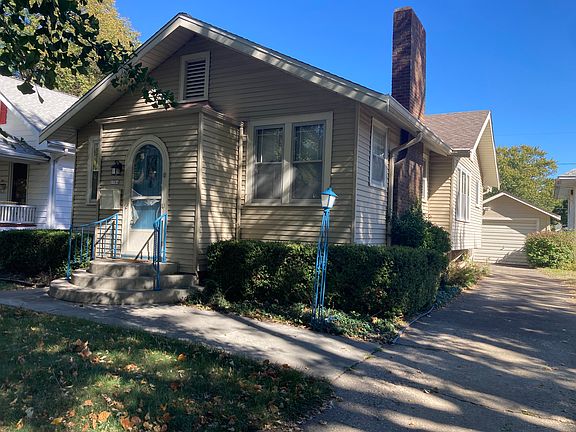 House and Garage Street View