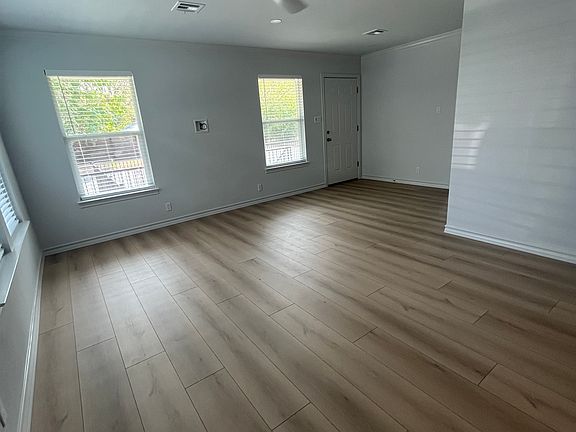 5th image of 1901 W 38th St