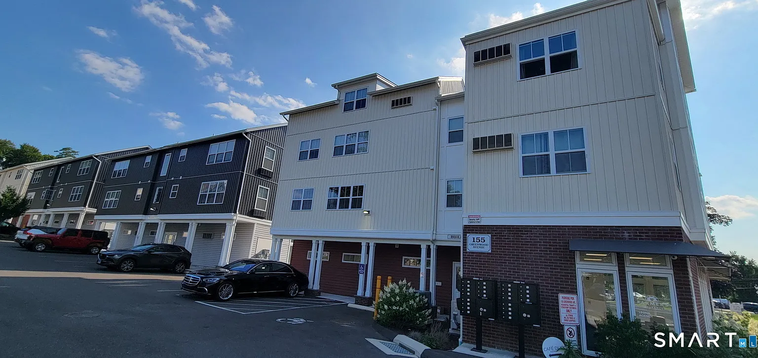 1 bed, 1.0 bath, 700 sqft, $1,900 — Photo 1