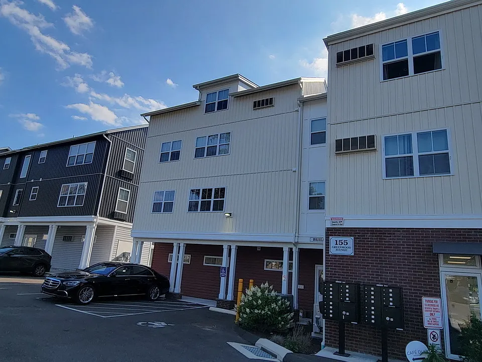 155 Greenwood Ave #C302