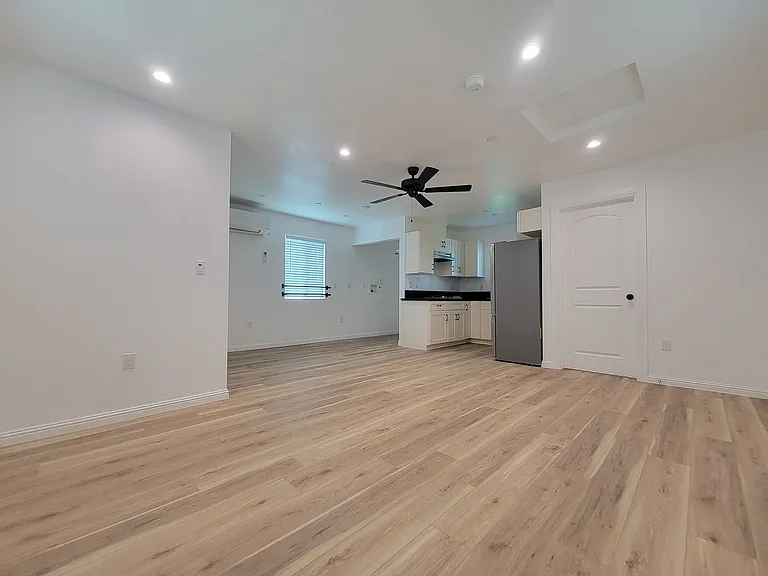 11325 Martha St — Photo 5