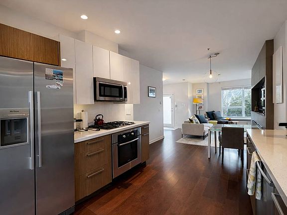 2nd image of 2229 Southside Dr #2