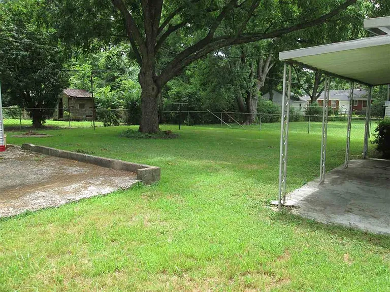 3540 Edgeware Rd W — Photo 6