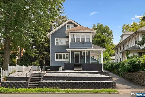 561 Grand Ave Photo 1
