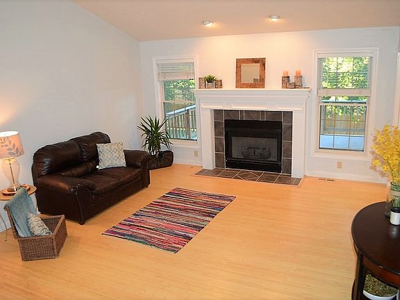3rd image of 4013 E Bennington Blvd