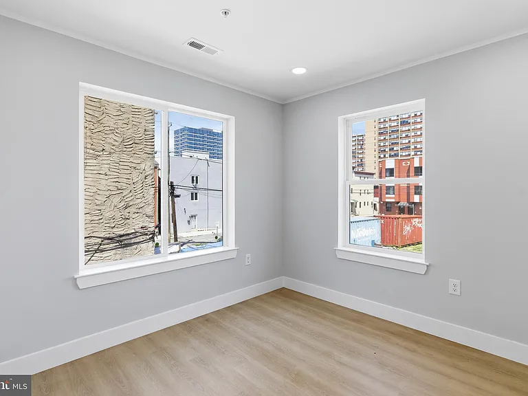 1511 W Flora St — Photo 18