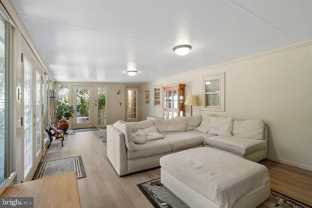 3 bed, 3.0 bath, 2800 sqft, $3,500 — Photo 3