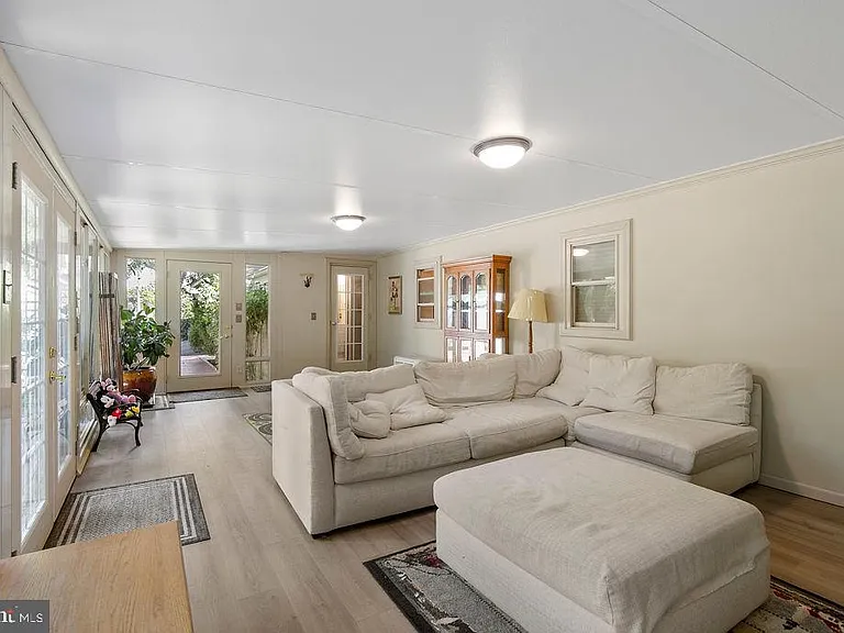 1348 Carpenters Point Rd — Photo 3
