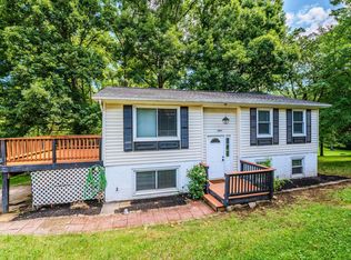 584 Rockbridge Dr SE, Leesburg, VA 20175