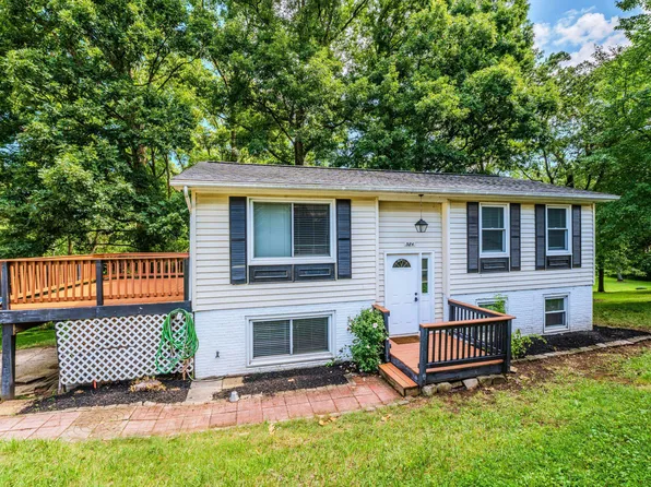 584 Rockbridge Dr SE, Leesburg, VA 20175