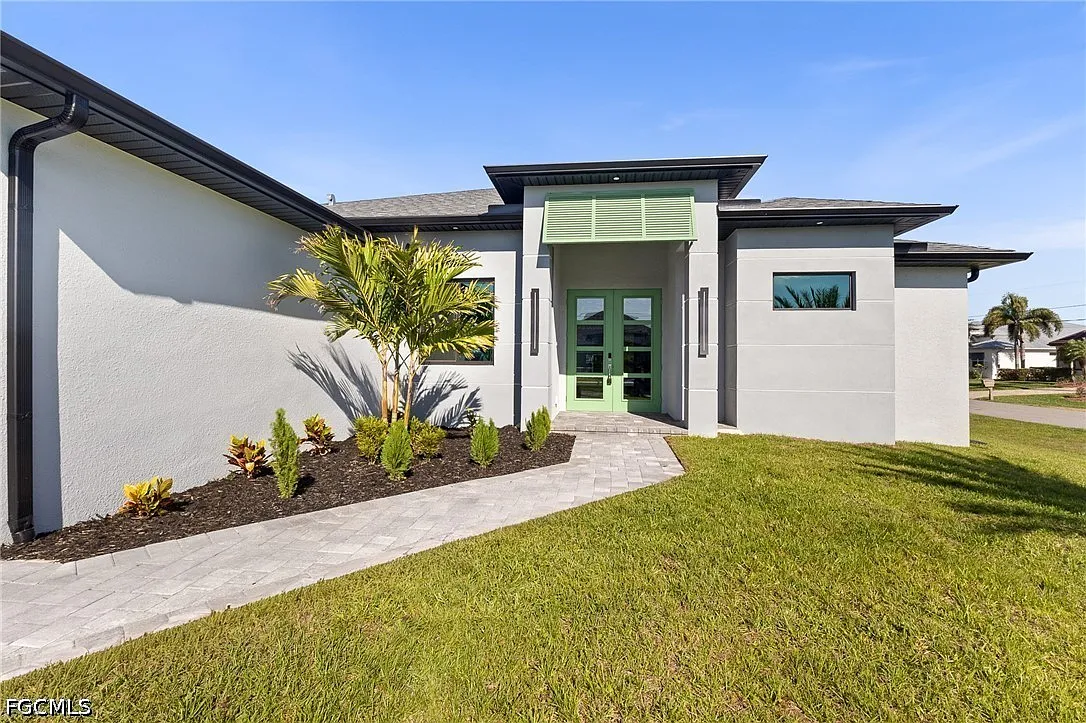 4 bed, 3.0 bath, 2002 sqft, $3,700 — Photo 2