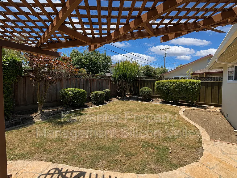 1114 Lynn Way — Photo 21