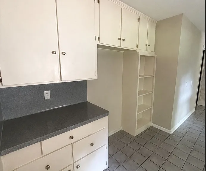 3750 Kings Row — Photo 3