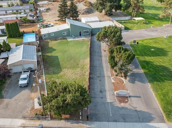 2320 W Frontage Rd, Pasco, WA 99301