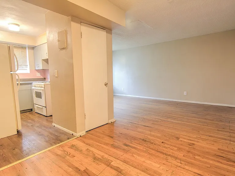 3508-10 Russell Ave — Photo 15
