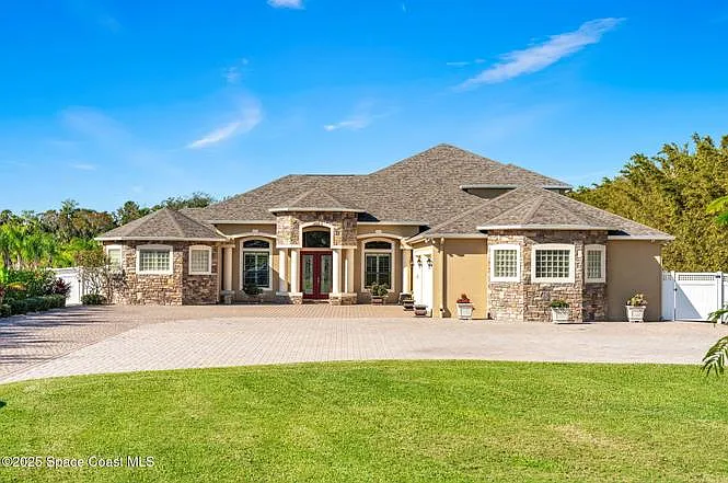 4022 Tradewinds Trl — Photo 1