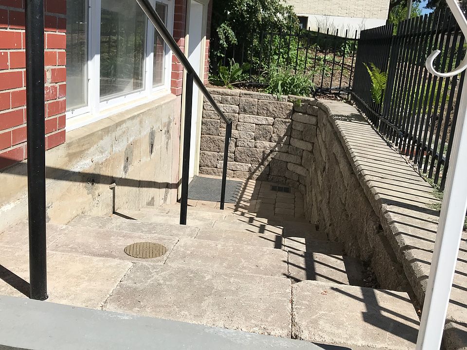 Covered entrance stairway