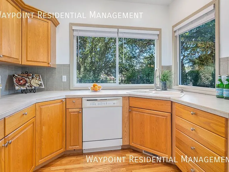 9640 W Sleepy Hollow Ln — Photo 17
