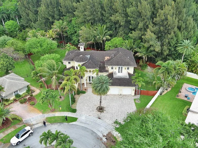 6301 SW 58th Ct — Photo 12