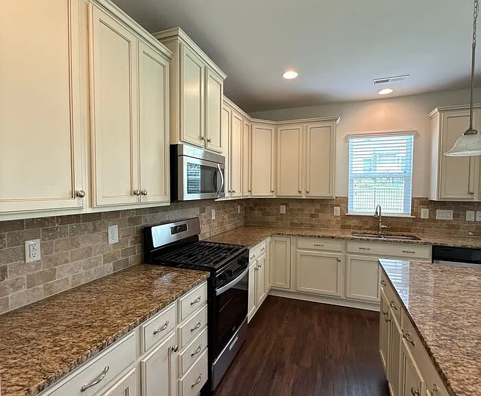 1019 Dunhill Ln — Photo 10