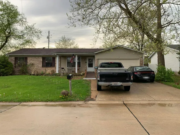 2 W Sunny Wood Ct, Saint Peters, MO 63376