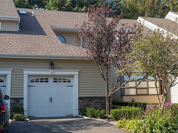 2nd image of 24 Villas Cir #24