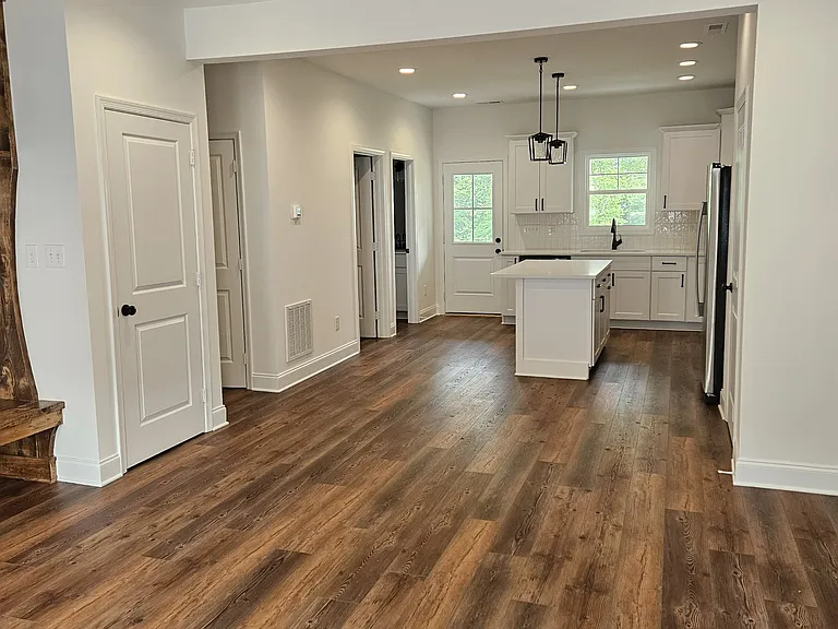 110 Aaron Pl #1-606 — Photo 3