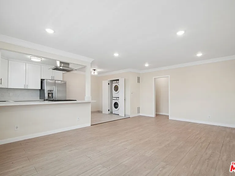 1215 N Hayworth Ave #206 — Photo 2